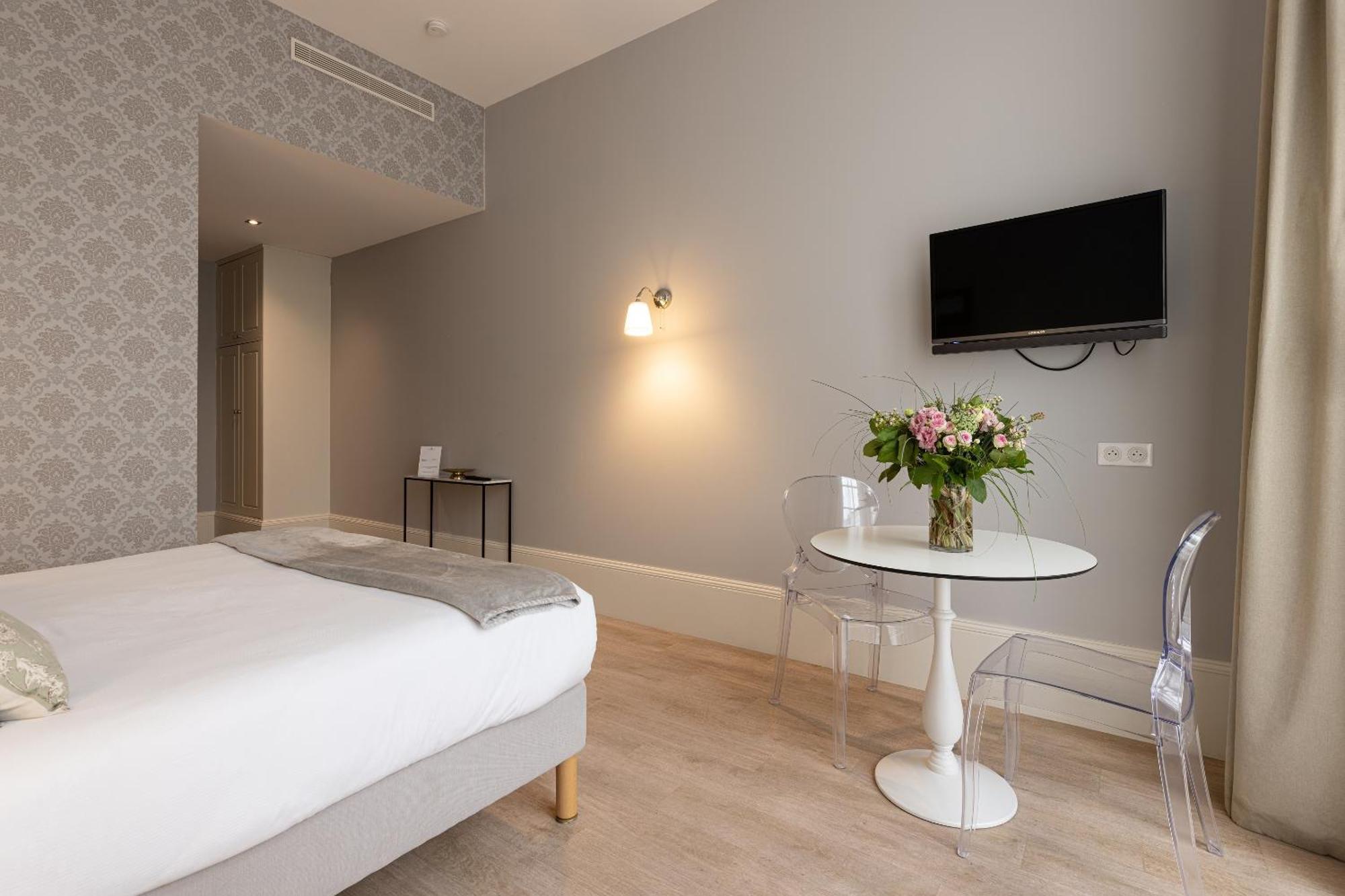 La Maison Blanche - Apparthotels De Charme Chic & Cosy A 350M Du Coeur De Ville De Limoges - Acces Autonome الغرفة الصورة